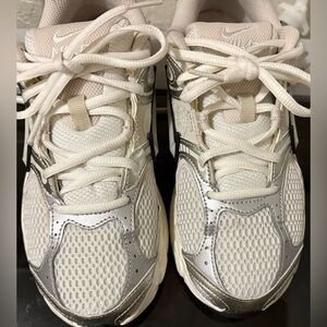 Nike Women's V5 RNR Sneaker in Summit White/Lt Orewood